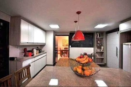 Casa à venda com 392m², 5 quartos e 4 vagas