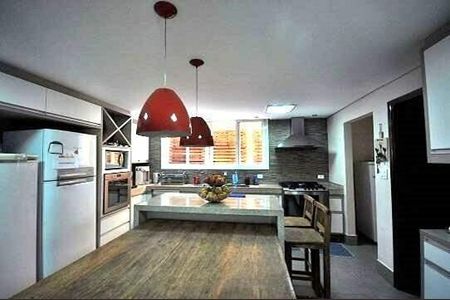 Casa à venda com 392m², 5 quartos e 4 vagas