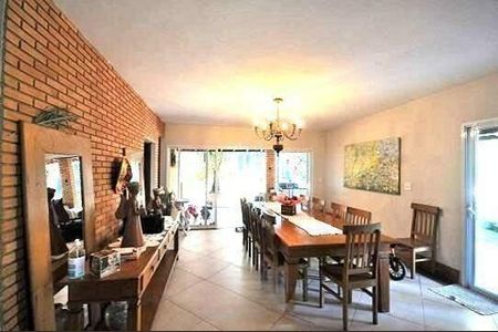 Casa à venda com 392m², 5 quartos e 4 vagas