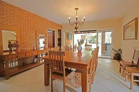 Casa à venda com 392m², 5 quartos e 4 vagas