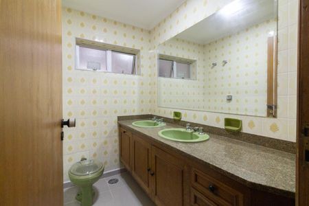 Casa à venda com 350m², 4 quartos e 3 vagasBanheiro 2