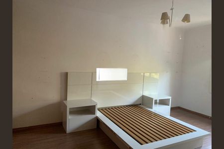 Casa à venda com 4 quartos, 350m² em Cidade São Francisco, São Paulo