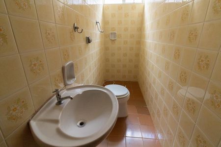 Casa à venda com 350m², 4 quartos e 3 vagasBanheiro de serviço