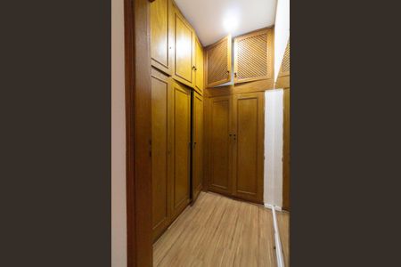 Casa à venda com 350m², 4 quartos e 3 vagasCloset