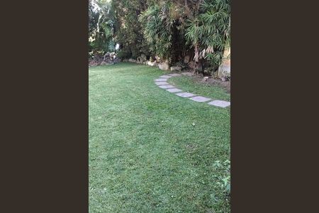 Casa à venda com 3 quartos, 200m² em Jardim Itacolomi, São Paulo