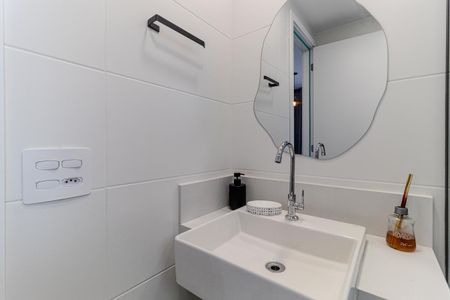 Banheiro de kitnet/studio para alugar com 1 quarto, 19m² em República, São Paulo