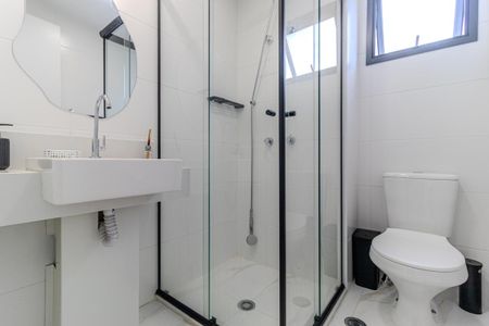 Banheiro de kitnet/studio para alugar com 1 quarto, 19m² em República, São Paulo