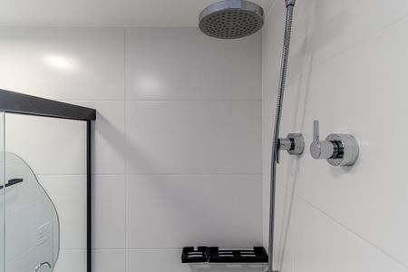 Banheiro de kitnet/studio para alugar com 1 quarto, 19m² em República, São Paulo