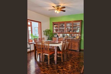 Casa à venda com 5 quartos, 560m² em Chácara Monte Alegre, São Paulo