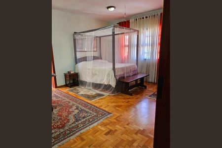 Casa à venda com 5 quartos, 560m² em Chácara Monte Alegre, São Paulo