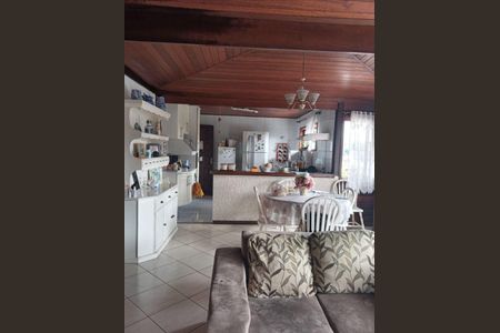 Casa à venda com 4 quartos, 360m² em Sapê, Niterói