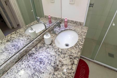 Apartamento à venda com 67m², 2 quartos e 1 vaga Apartamento à venda com 67m², 2 quartos e 1 vagaBanheiro Social