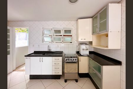 Casa para alugar com 90m², 2 quartos e 1 vagaCozinha