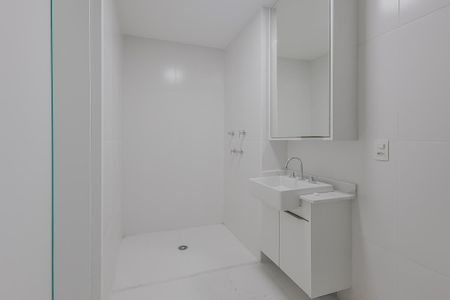 Banheiro de kitnet/studio para alugar com 1 quarto, 28m² em Perdizes, São Paulo