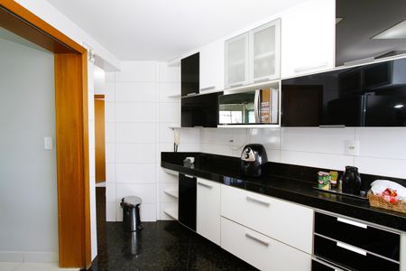 Apartamento à venda com 140m², 4 quartos e 4 vagasCozinha