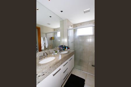 Apartamento à venda com 140m², 4 quartos e 4 vagasBanheiro do Quarto 1