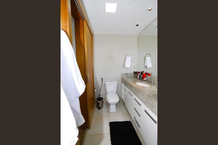 Apartamento à venda com 140m², 4 quartos e 4 vagasBanheiro do Quarto 1