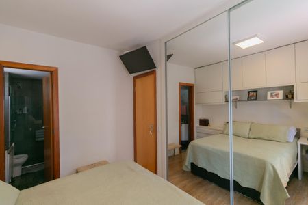 Apartamento à venda com 130m², 3 quartos e 2 vagasSuíte