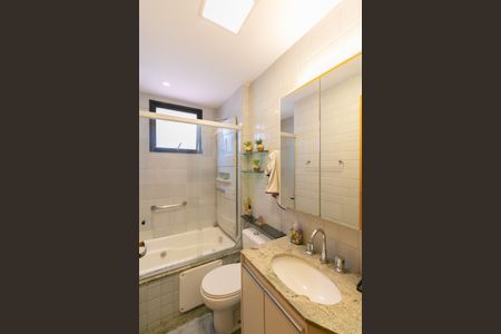 Apartamento à venda com 130m², 3 quartos e 2 vagasBanheiro Social