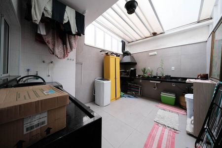 Casa à venda com 102m², 3 quartos e 2 vagasÁrea de Serviço