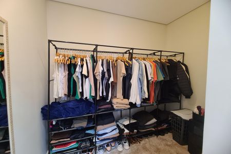 Apartamento à venda com 80m², 2 quartos e 1 vaga Apartamento à venda com 80m², 2 quartos e 1 vagaCloset da suíte