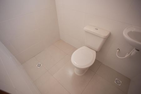 Banheiro de kitnet/studio para alugar com 1 quarto, 31m² em Carandiru, São Paulo