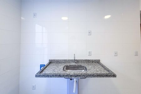 Sala/Cozinha de apartamento para alugar com 2 quartos, 50m² em Vila Paulo Silas, São Paulo