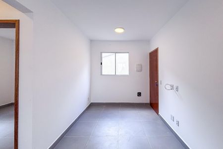 Sala/Cozinha de apartamento para alugar com 2 quartos, 41m² em Vila Paulo Silas, São Paulo