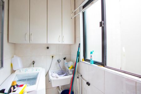 Apartamento à venda com 81m², 3 quartos e 2 vagas Apartamento à venda com 81m², 3 quartos e 2 vagasÁrea de serviço