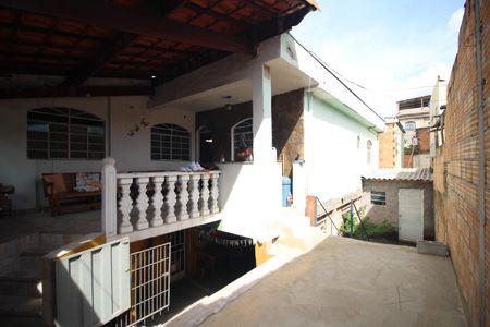 Casa à venda com 120m², 5 quartos e 1 vagaQuintal