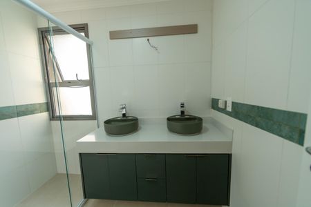 Apartamento para alugar com 85m², 2 quartos e 2 vagas Apartamento para alugar com 85m², 2 quartos e 2 vagasBanheiro da Suíte