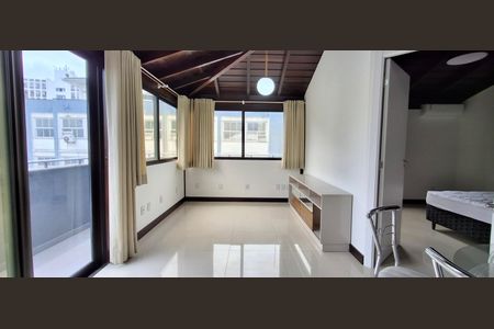 Sala de apartamento para alugar com 1 quarto, 72m² em Centro, Florianópolis