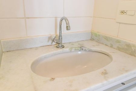 Banheiro Social de apartamento para alugar com 2 quartos, 68m² em Jardim Tupanci, Barueri