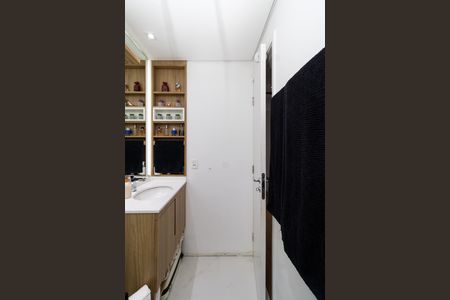 Apartamento à venda com 79m², 2 quartos e 2 vagasBanheiro da Suíte