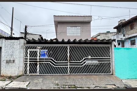 Casa para alugar com 60m², 2 quartos e 1 vaga Casa para alugar com 60m², 2 quartos e 1 vagaFachada