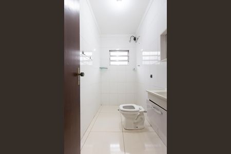 Casa para alugar com 60m², 2 quartos e 1 vaga Casa para alugar com 60m², 2 quartos e 1 vagaBanheiro