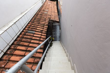 Casa para alugar com 60m², 2 quartos e 1 vaga Casa para alugar com 60m², 2 quartos e 1 vagaEscada - Entrada