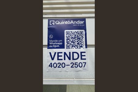 Casa à venda com 104m², 2 quartos e 2 vagas Casa à venda com 104m², 2 quartos e 2 vagasFachada