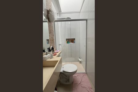 Casa à venda com 104m², 2 quartos e 2 vagas Casa à venda com 104m², 2 quartos e 2 vagasBanheiro