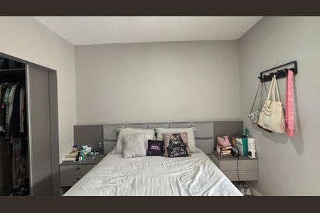 Casa à venda com 104m², 2 quartos e 2 vagas Casa à venda com 104m², 2 quartos e 2 vagasSuite