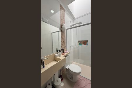 Casa à venda com 104m², 2 quartos e 2 vagas Casa à venda com 104m², 2 quartos e 2 vagasBanheiro