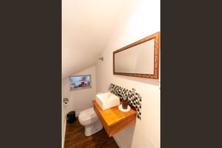 Casa à venda com 200m², 3 quartos e 2 vagasLavabo