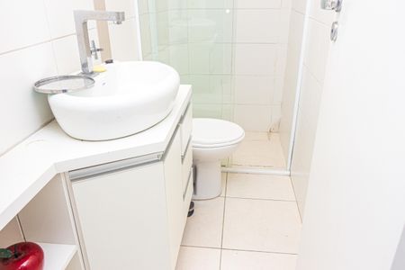 Banheiro de apartamento para alugar com 1 quarto, 42m² em Vila Marari, São Paulo