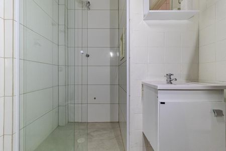 Banheiro de kitnet/studio para alugar com 1 quarto, 28m² em Vila Buarque, São Paulo