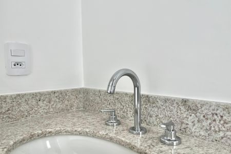 Apartamento à venda com 85m², 2 quartos e 1 vaga Apartamento à venda com 85m², 2 quartos e 1 vagaBanheiro da Suíte 2