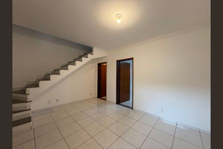 Sala de casa para alugar com 2 quartos, 75m² em Vila Curuçá, Santo André