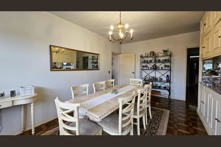 Casa à venda com 450m², 5 quartos e 7 vagasSala de Jantar