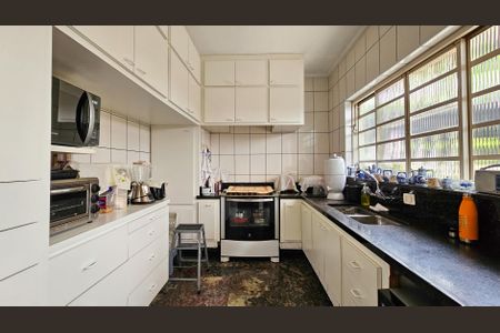 Casa à venda com 450m², 5 quartos e 7 vagasCozinha 