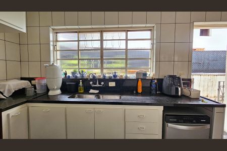 Casa à venda com 450m², 5 quartos e 7 vagasCozinha 