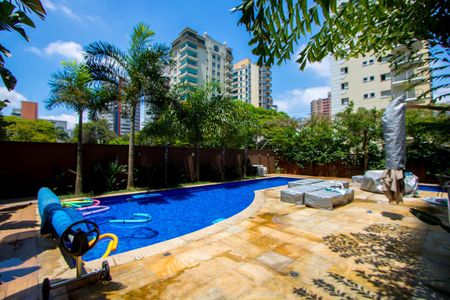 Apartamento à venda com 160m², 3 quartos e 3 vagas Apartamento à venda com 160m², 3 quartos e 3 vagasÁrea comum - Piscina